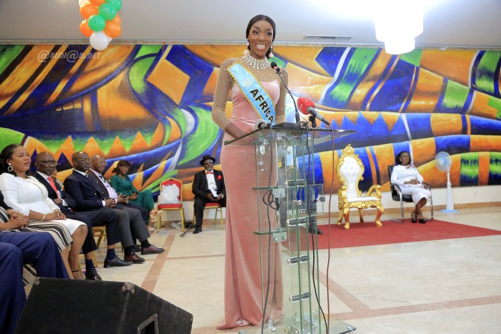 ceremonie-d-hommage-a-la-miss-monde-afrique-2021-olivia-yace_0dao12je5cea