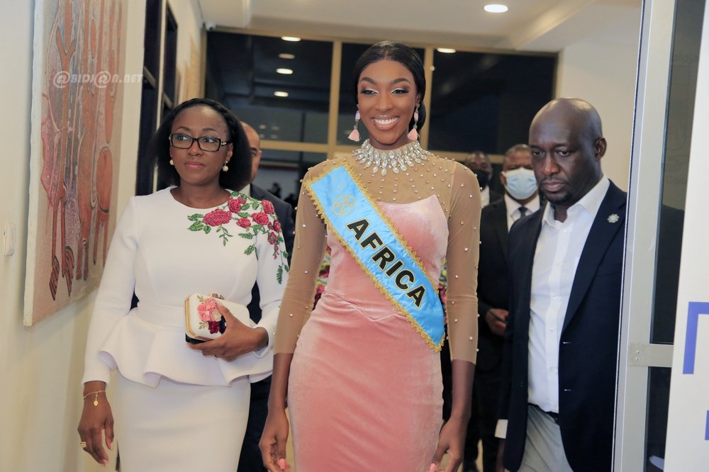 ceremonie-d-hommage-a-la-miss-monde-afrique-2021-olivia-yace_1ogmtjg0izt