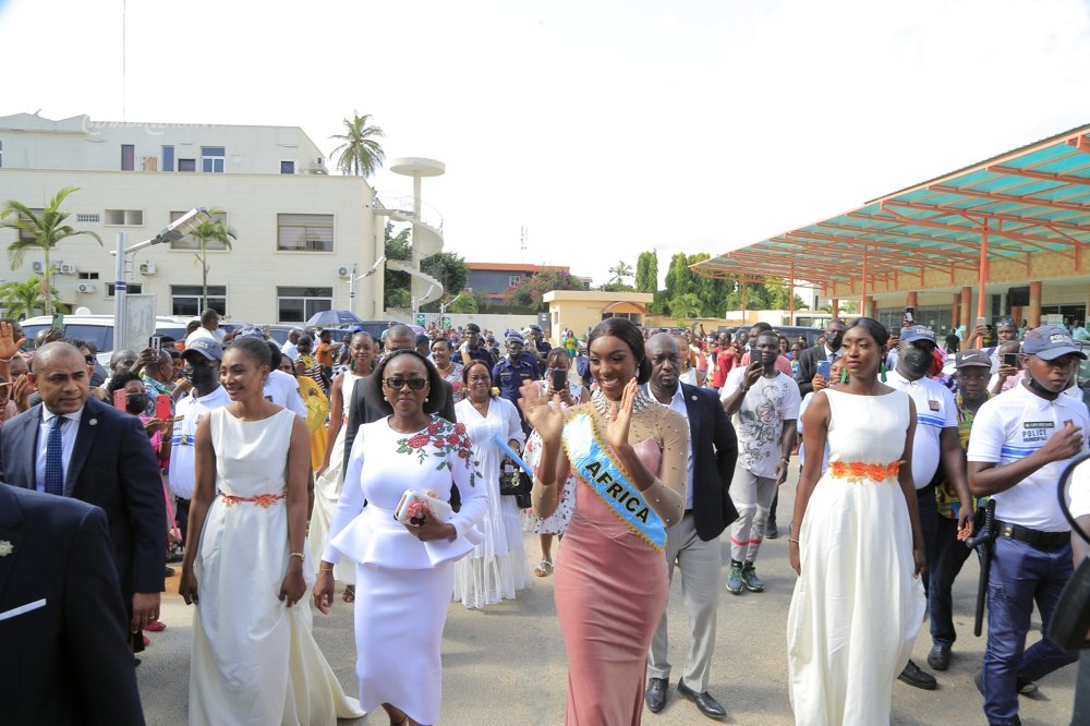 ceremonie-d-hommage-a-la-miss-monde-afrique-2021-olivia-yace_3ktb4v7idkv