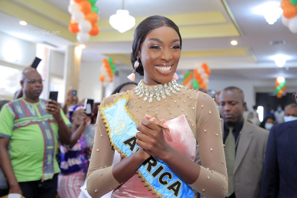 ceremonie-d-hommage-a-la-miss-monde-afrique-2021-olivia-yace_50ktix2d5k