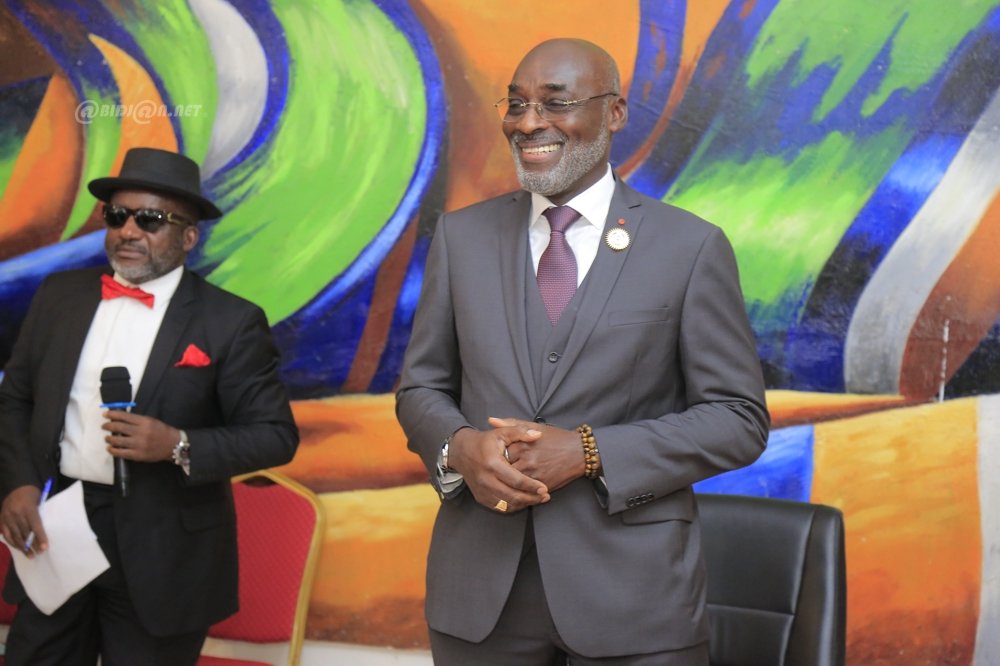 ceremonie-d-hommage-a-la-miss-monde-afrique-2021-olivia-yace_d9wsh4mz476