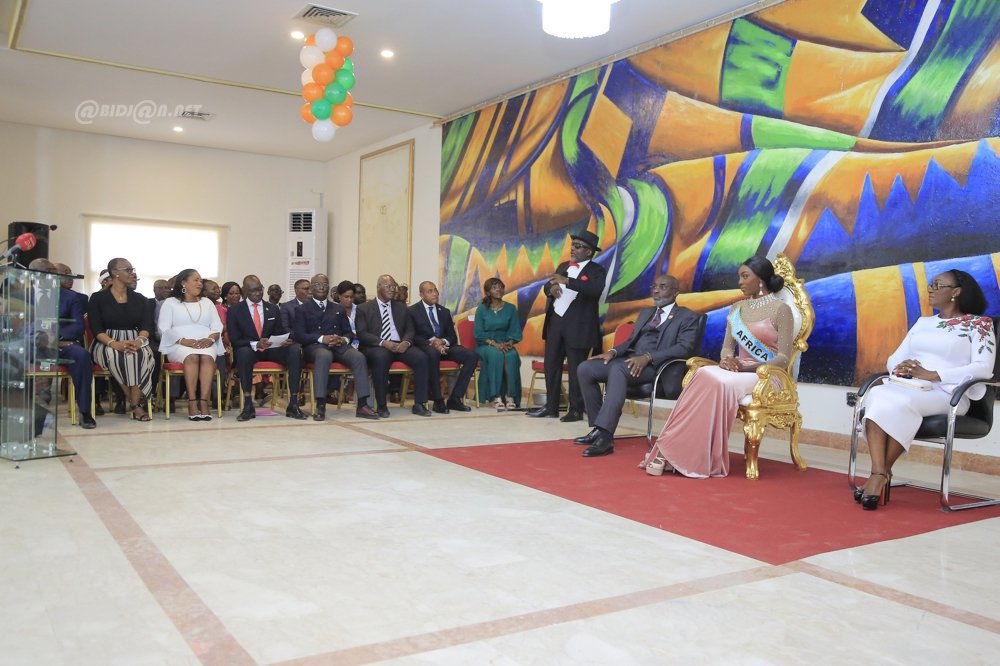 ceremonie-d-hommage-a-la-miss-monde-afrique-2021-olivia-yace_if9yja8bogs