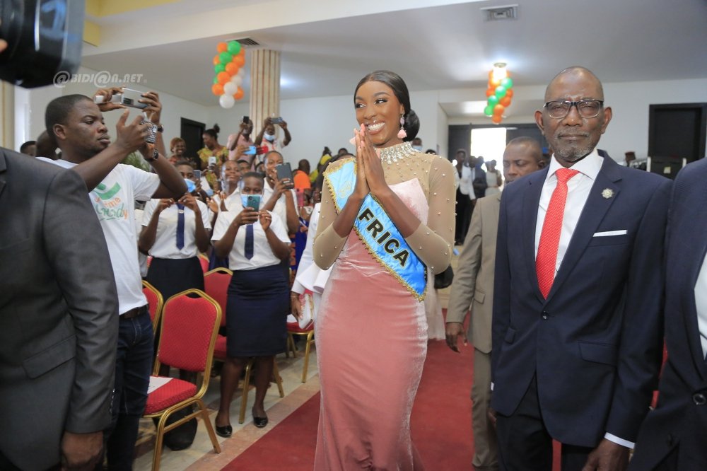 ceremonie-d-hommage-a-la-miss-monde-afrique-2021-olivia-yace_xfm3qevr7yg