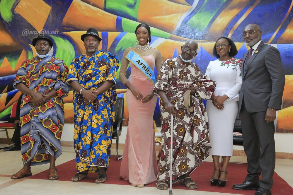 ceremonie-d-hommage-a-la-miss-monde-afrique-2021-olivia-yace_ze04p4jbuz