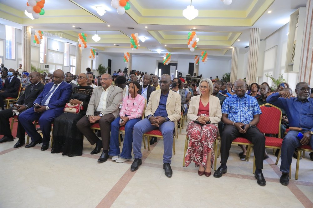 ceremonie-d-hommage-a-la-miss-monde-afrique-2021-olivia-yace_zlhndjyzlvr